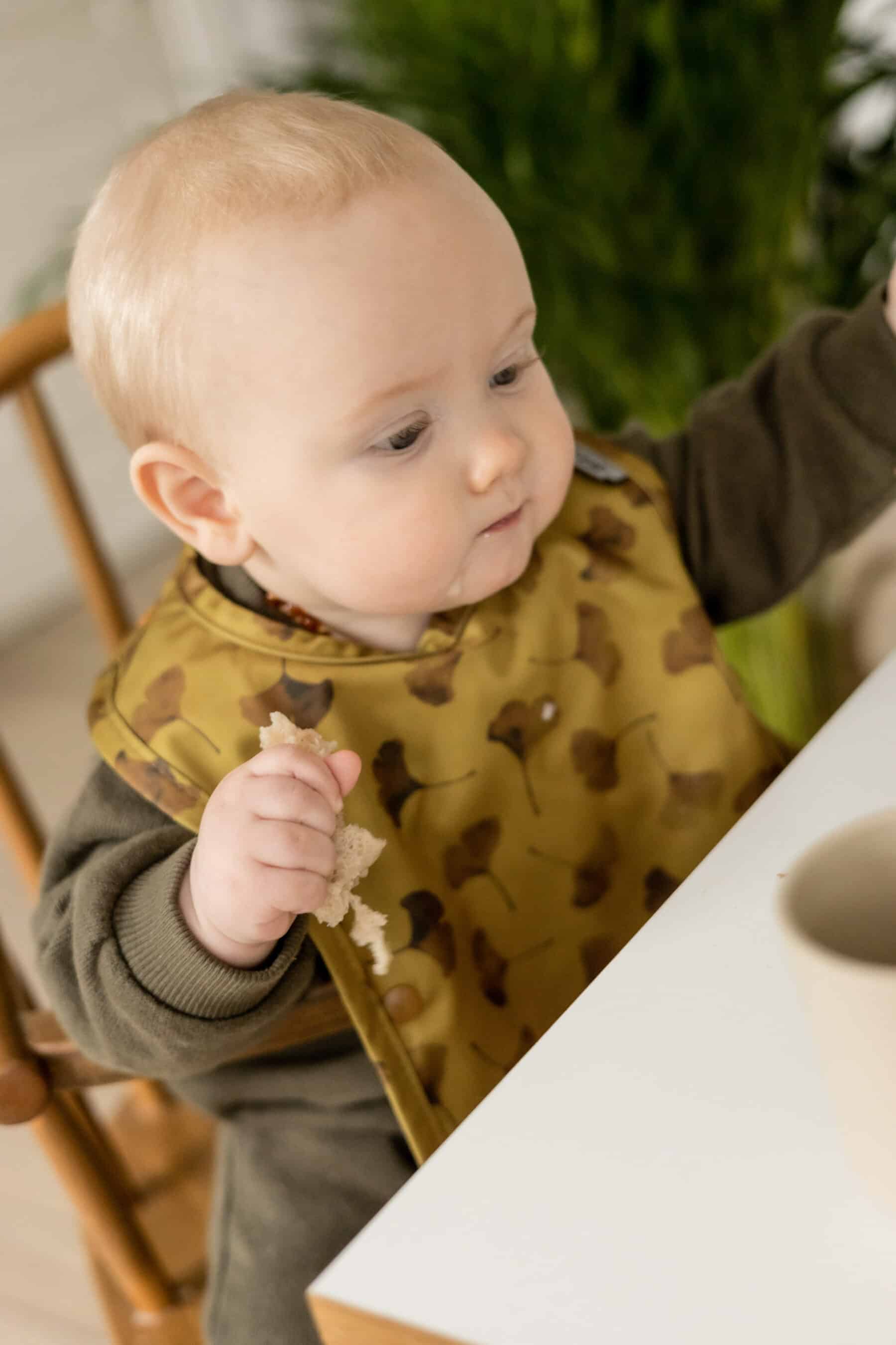 Lille vandtæt hagesmæk i gul