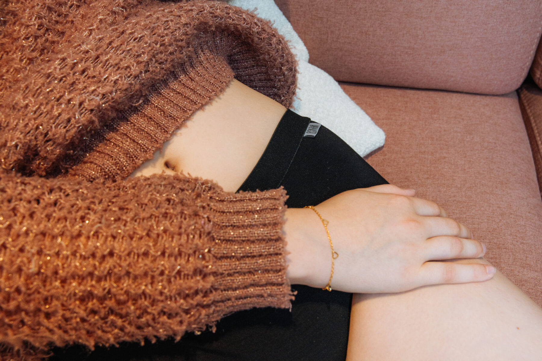 Elskbar hjertearmbånd og menstruationstrusse
